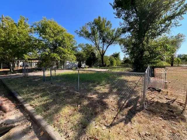 1005 W 8th St, Cameron, TX 76520 - Image #2