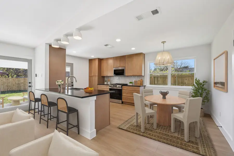 10424 Quail Ridge Dr, Austin, TX 78758 - Image #3