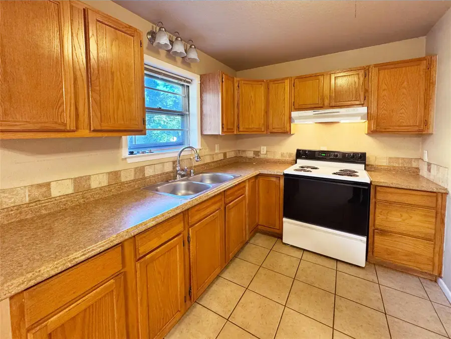 305 Highland Dr, Burnet, TX 78611 - #3