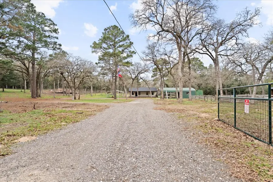 533 SE Pine Canyon Dr, Smithville, TX 78957 - Image #2