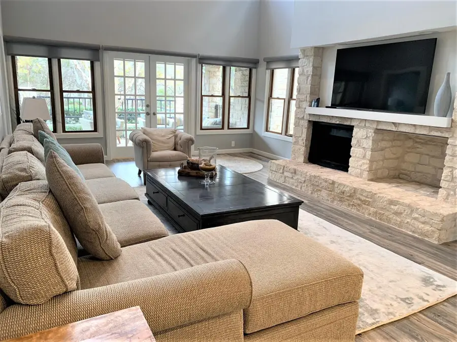 105 Birdie Dr, The Hills, TX 78738 - #2