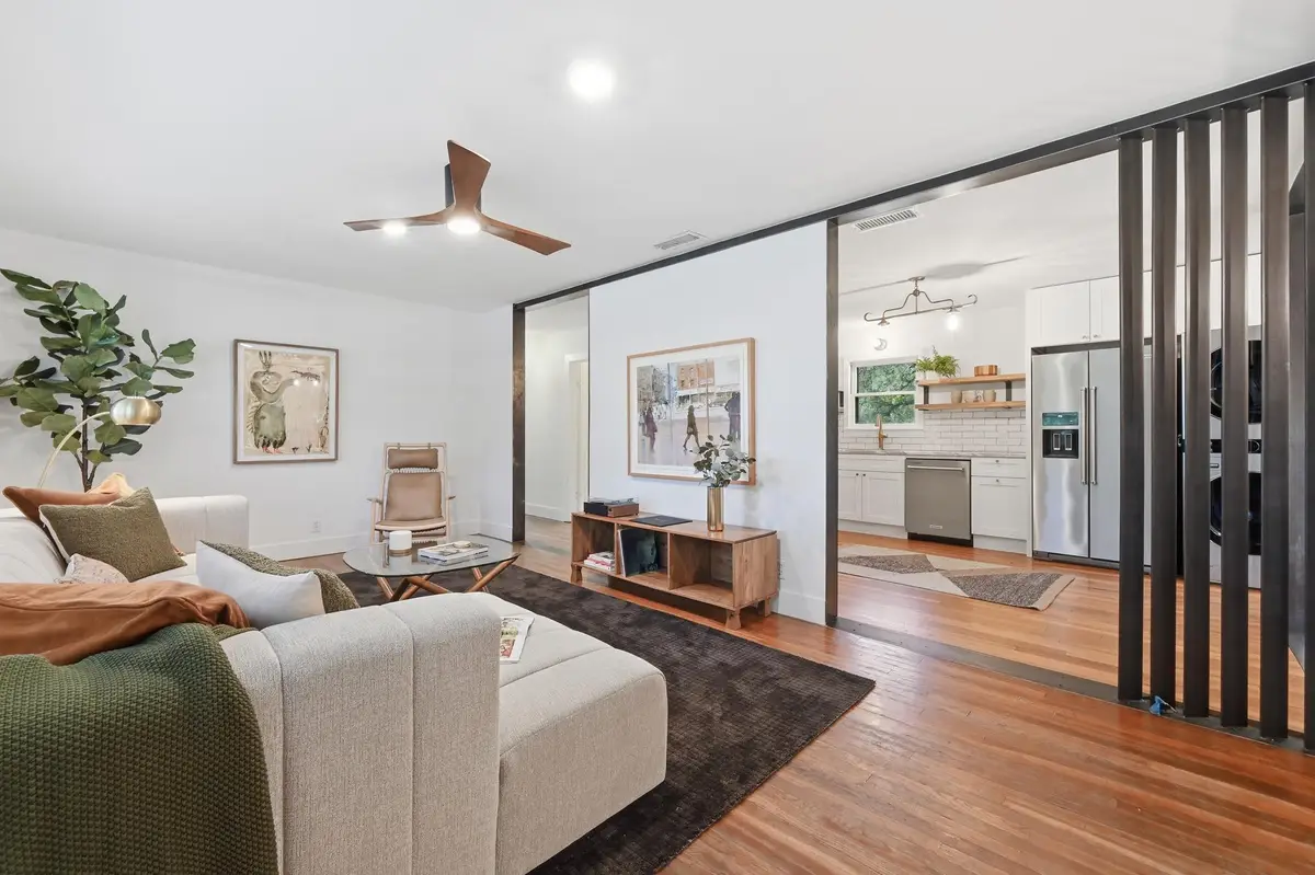 820 Bois D'arc St, Lockhart, TX 78644 - #1