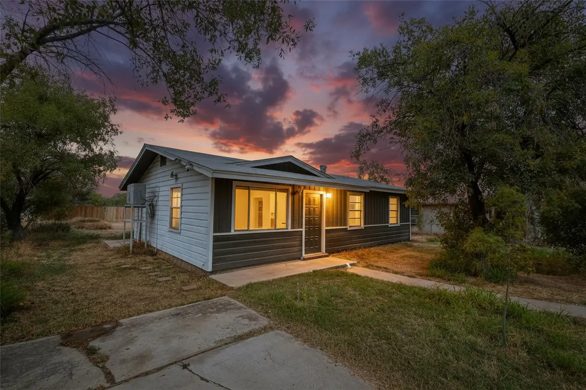 315 E Bexar St, Crystal City, TX 78839 - Image #1