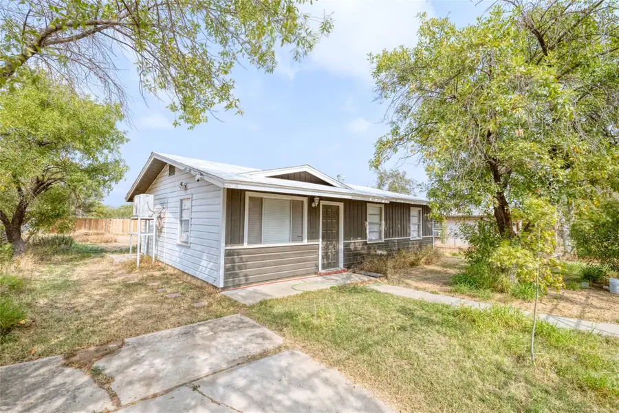 315 E Bexar St, Crystal City, TX 78839 - Image #2