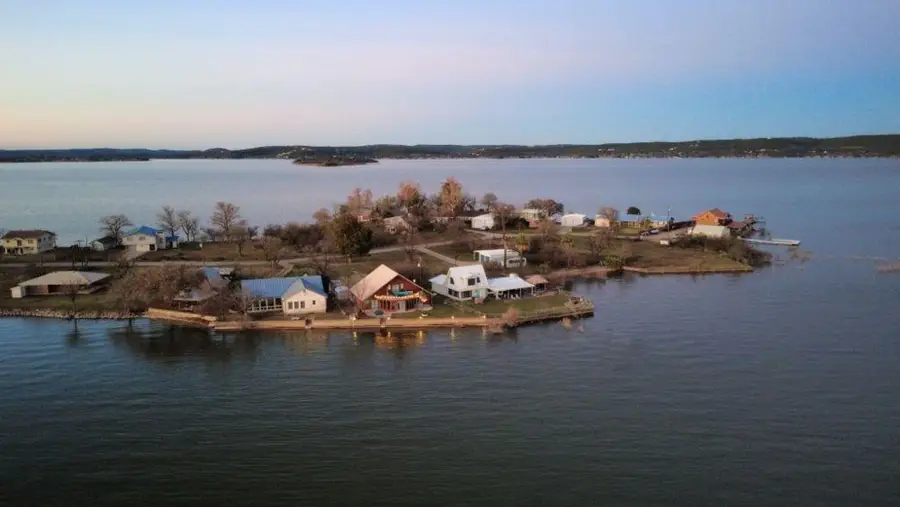 746 E Island Dr, Bluffton, TX 78607 - #2