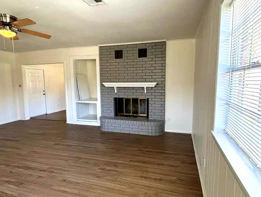 1009 Lawndale Ave, Brenham, TX 77833 - #3