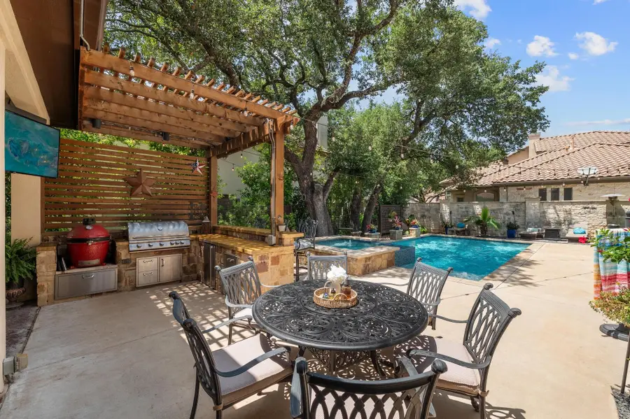 7 Sunview Rd, The Hills, TX 78738 - #2