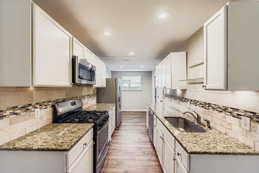 6915 Cherry Meadow Dr, Austin, TX 78745 - Image #2