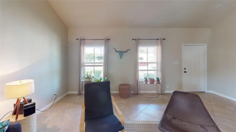 209 Frio River Trl, Hutto, TX 78634 - #2