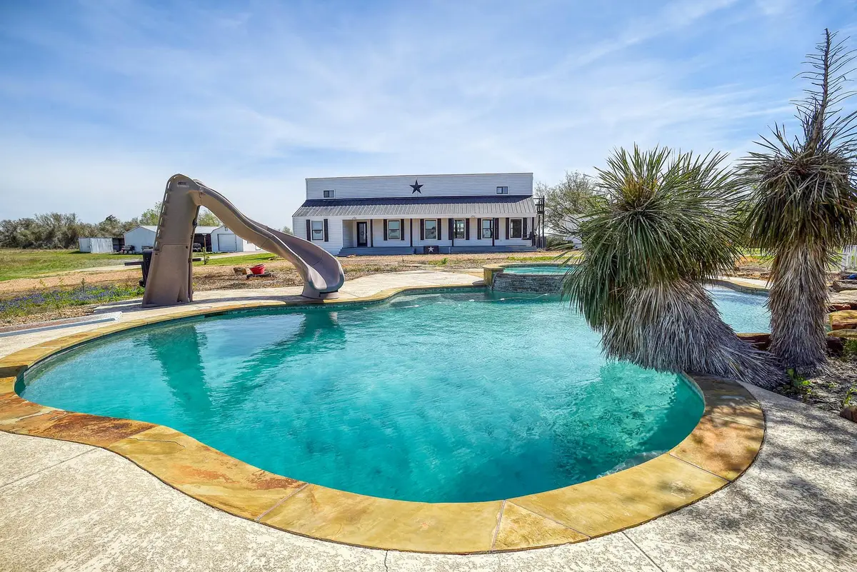 4165 Pin Oak Rd, Muldoon, TX 78949 - #1