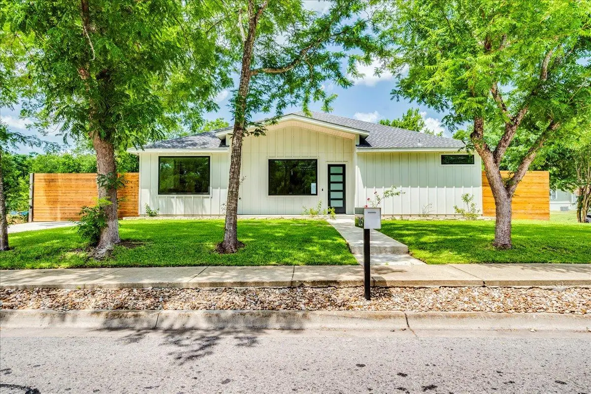 1215 Howard St, Taylor, TX 76574 - #1