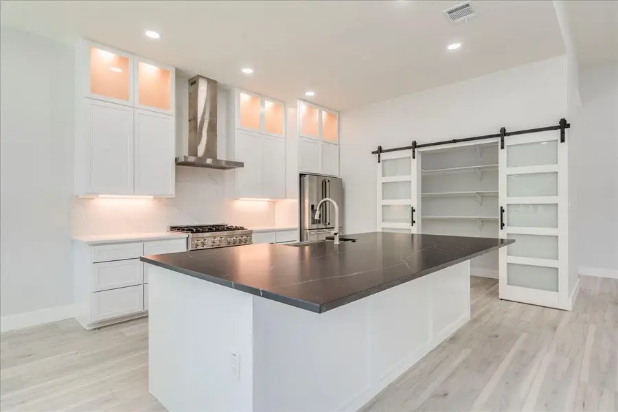 1215 Howard St, Taylor, TX 76574 - #2