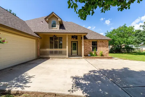 53 Tinas Trl, Martindale, TX 78655
