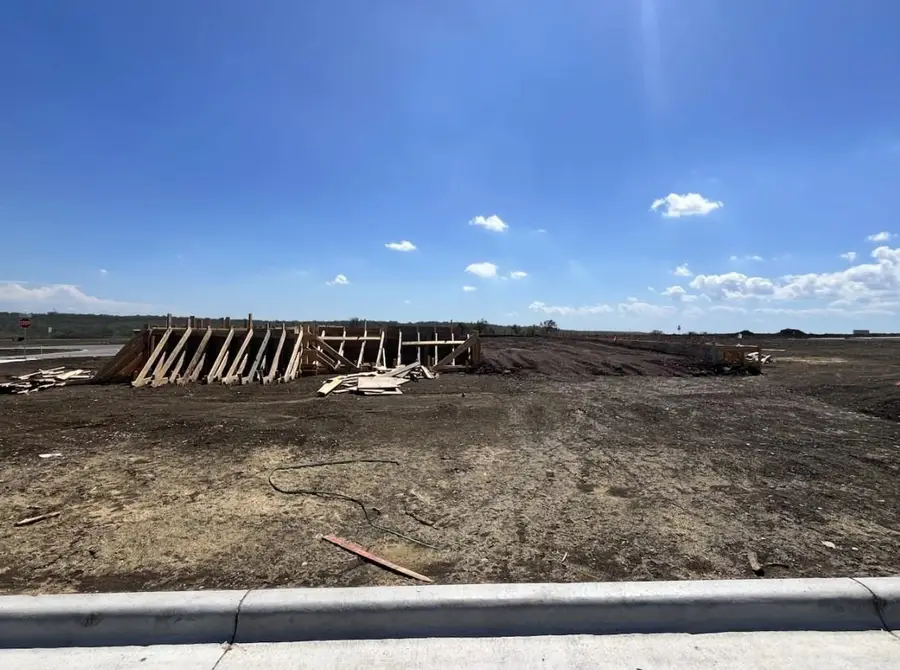 197 Wild Horse Dr, Cedar Creek, TX 78612 - #2