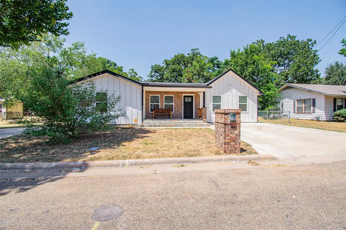 1704 N Hoover Ave, Cameron, TX 76520 - #1