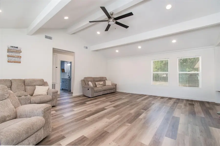 1704 N Hoover Ave, Cameron, TX 76520 - #3