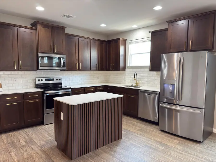 316 E Broade St, Leander, TX 78641 - #3