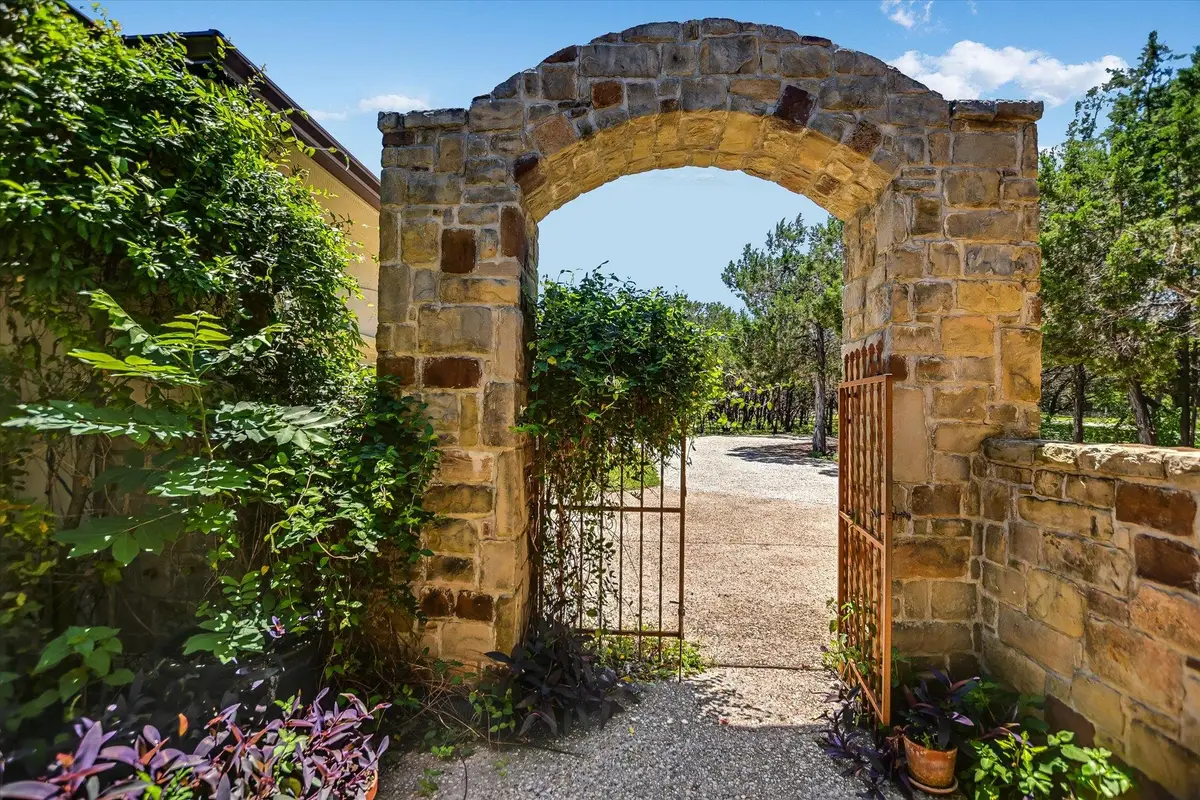 831 Southriver Rd, Wimberley, TX 78676 - #1