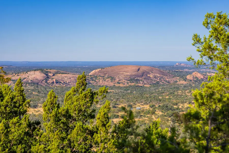 527 Walter Rd, Fredericksburg, TX 78624 - Image #2