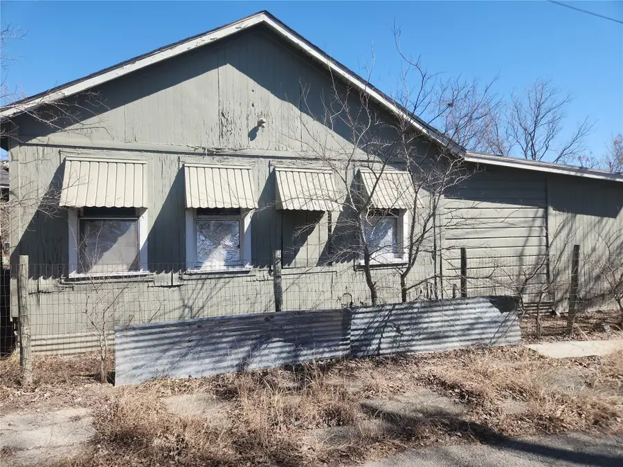 1006 Proctor St, Lockhart, TX 78644 - #3