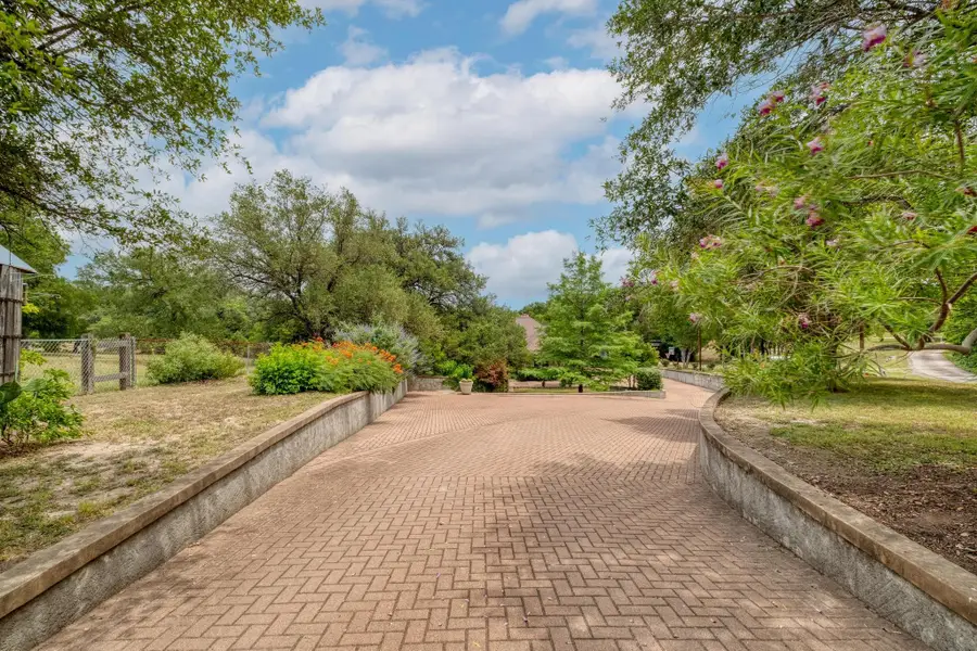 200 Red Bird Ln, Kingsbury, TX 78638 - Image #2