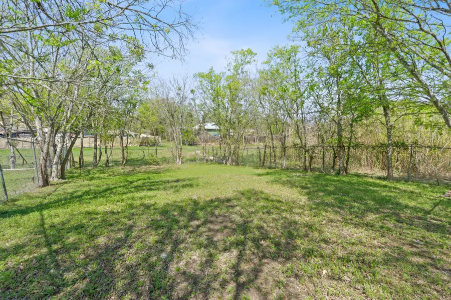 405 E Browning St, Manor, TX 78653 - Image #2