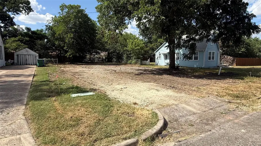 1312 Wallace St, Taylor, TX 76574 - #3