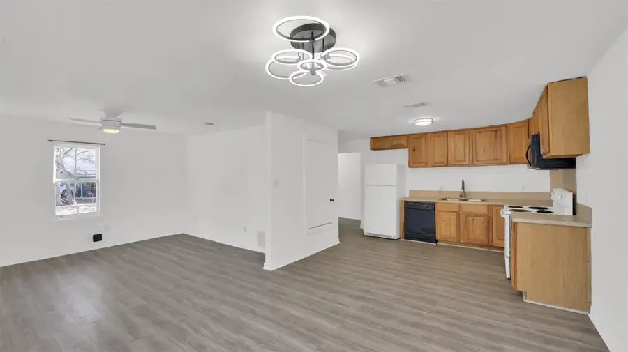 908 Tank St, Lockhart, TX 78644 - #2