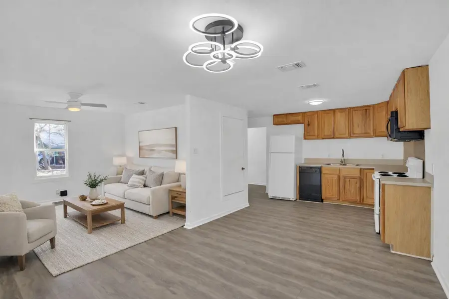 908 Tank St, Lockhart, TX 78644 - #3