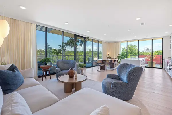 1600 S 1st St #410, Austin, TX 78704