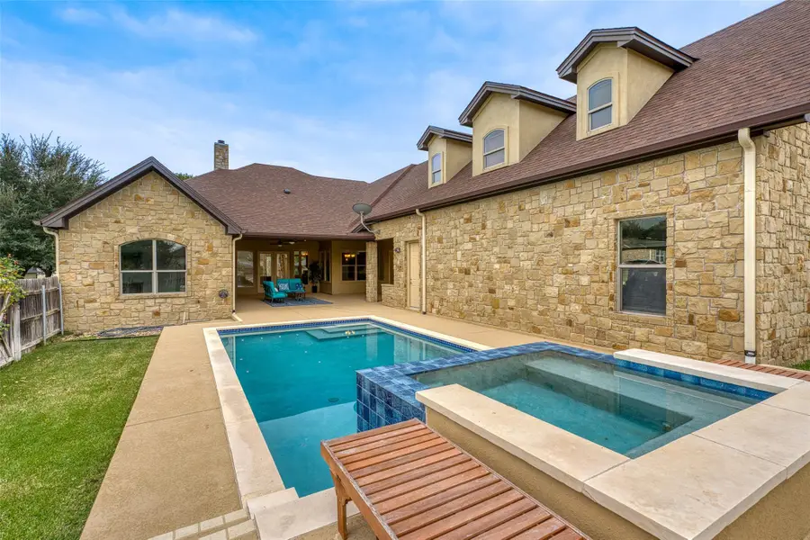 114 Preston Trl, Meadowlakes, TX 78654 - #2