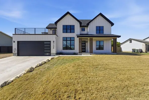 708 Newport Dr, Spicewood, TX 78669