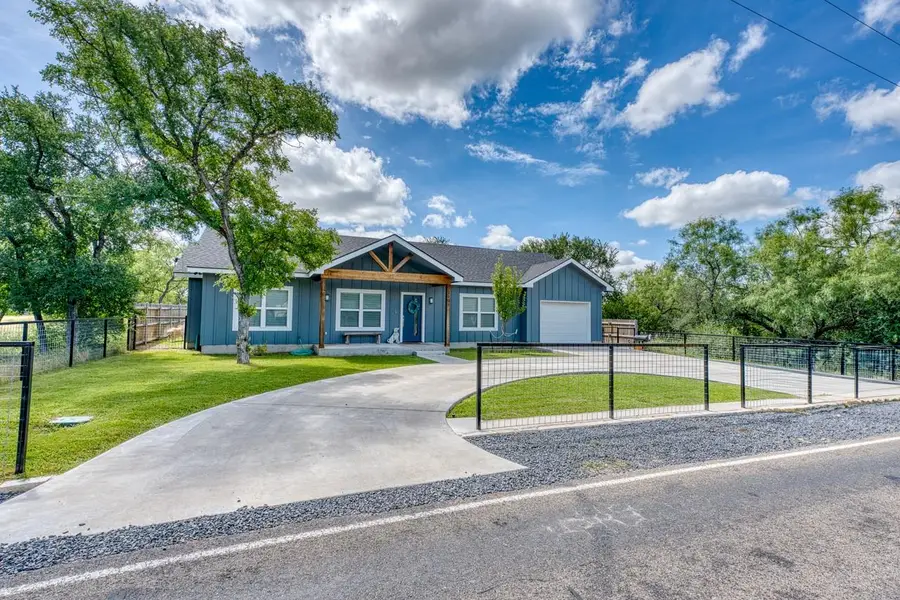 1306 Prairie Creek Dr, Marble Falls, TX 78654 - Image #2