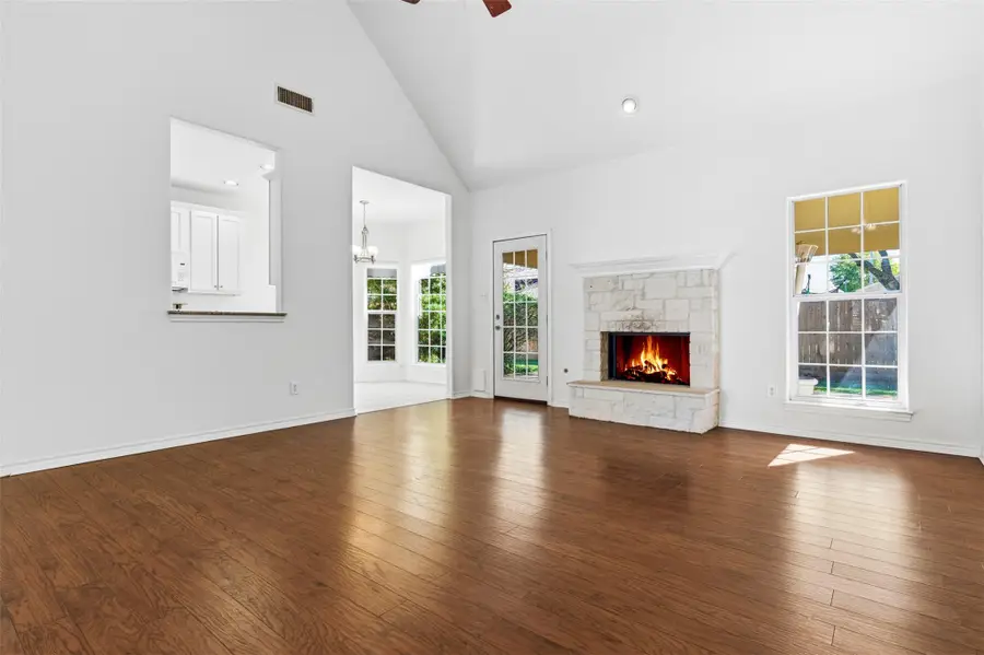 365 Rose Mayer Loop, La Grange, TX 78945 - Image #3