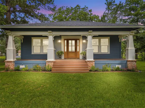 302 Hill St, Smithville, TX 78957