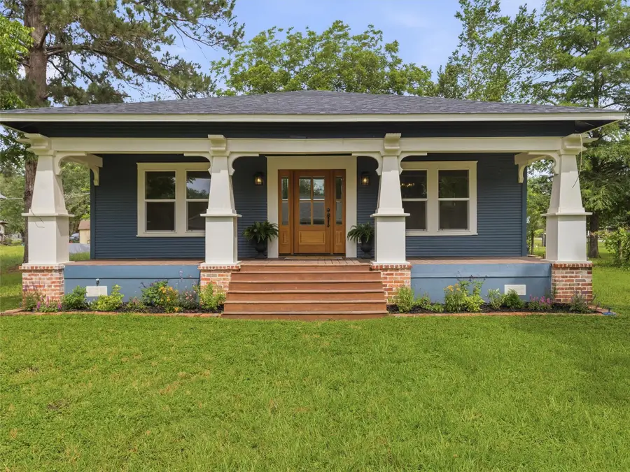 302 Hill St, Smithville, TX 78957 - #2
