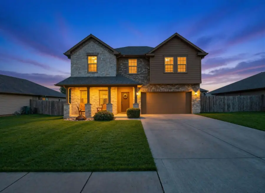 209 Anderson St, Hutto, TX 78634 - #2