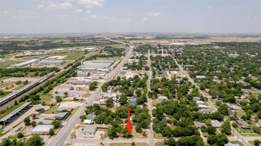 1101 W 3rd St, Taylor, TX 76574 - #3