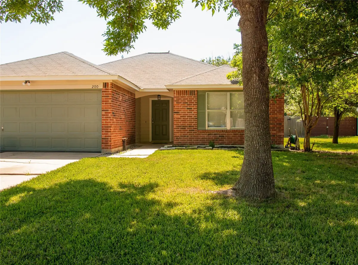 200 Quail Cir, Hutto, TX 78634 - #1
