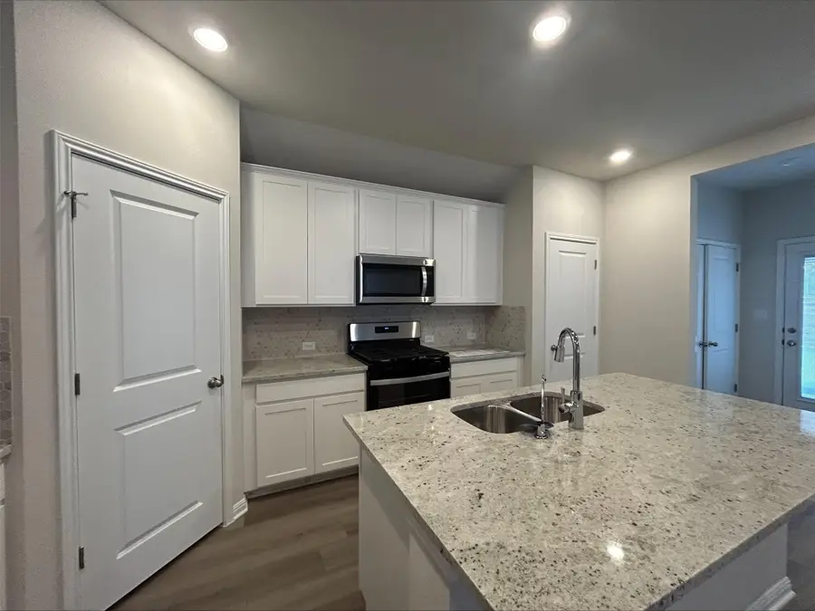 125 Zinnia Ln, Hutto, TX 78634 - Image #2