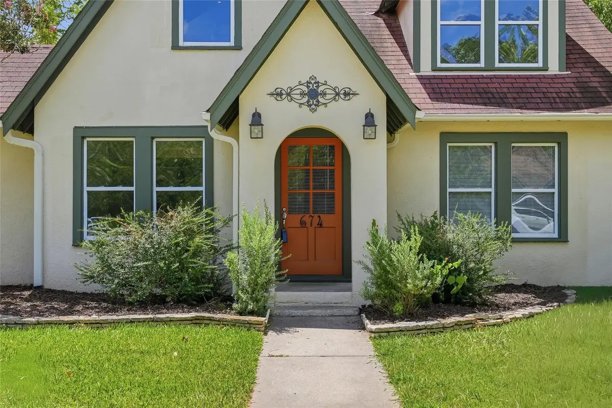 674 E Walnut St, La Grange, TX 78945 - #1