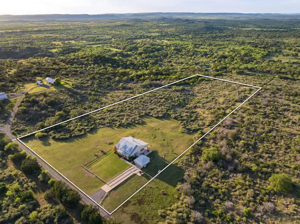 1130 Crownover Ln, Round Mountain, TX 78663