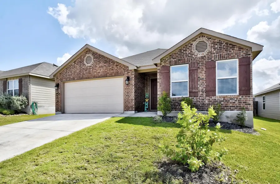 733 Peak Pl, Seguin, TX 78155 - #2