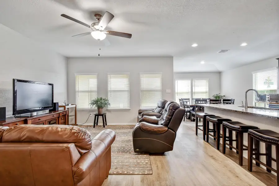 733 Peak Pl, Seguin, TX 78155 - #3