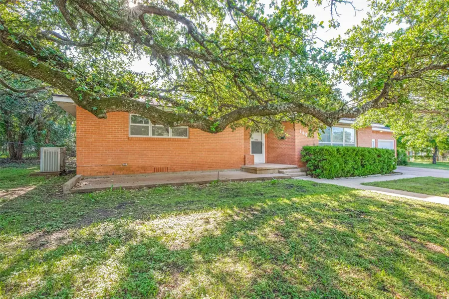 1401 N East St, Belton, TX 76513 - #3