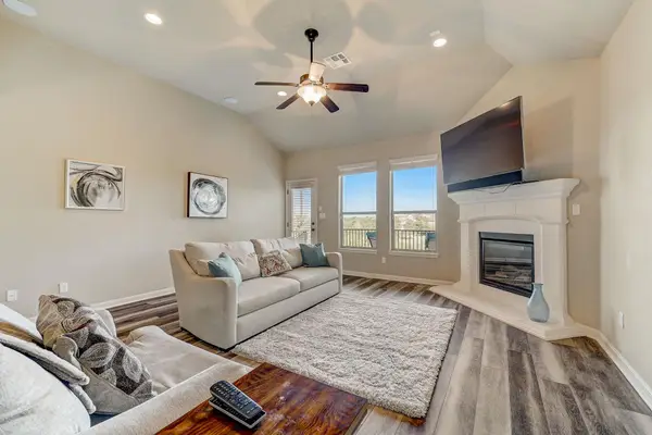 2916 Old Course Dr #7, Austin, TX 78732