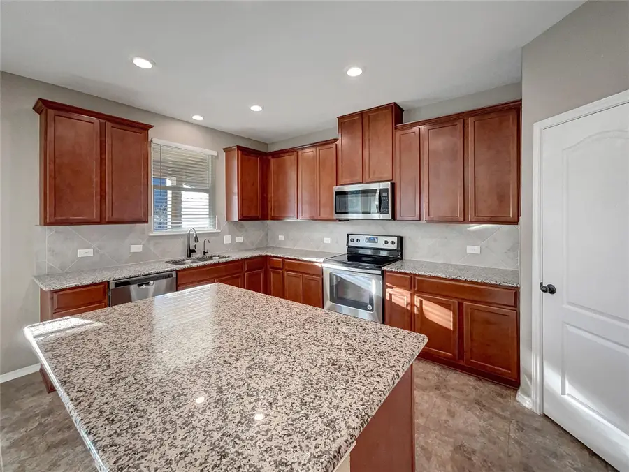 201 Phillips Dr, Kyle, TX 78640 - Image #2