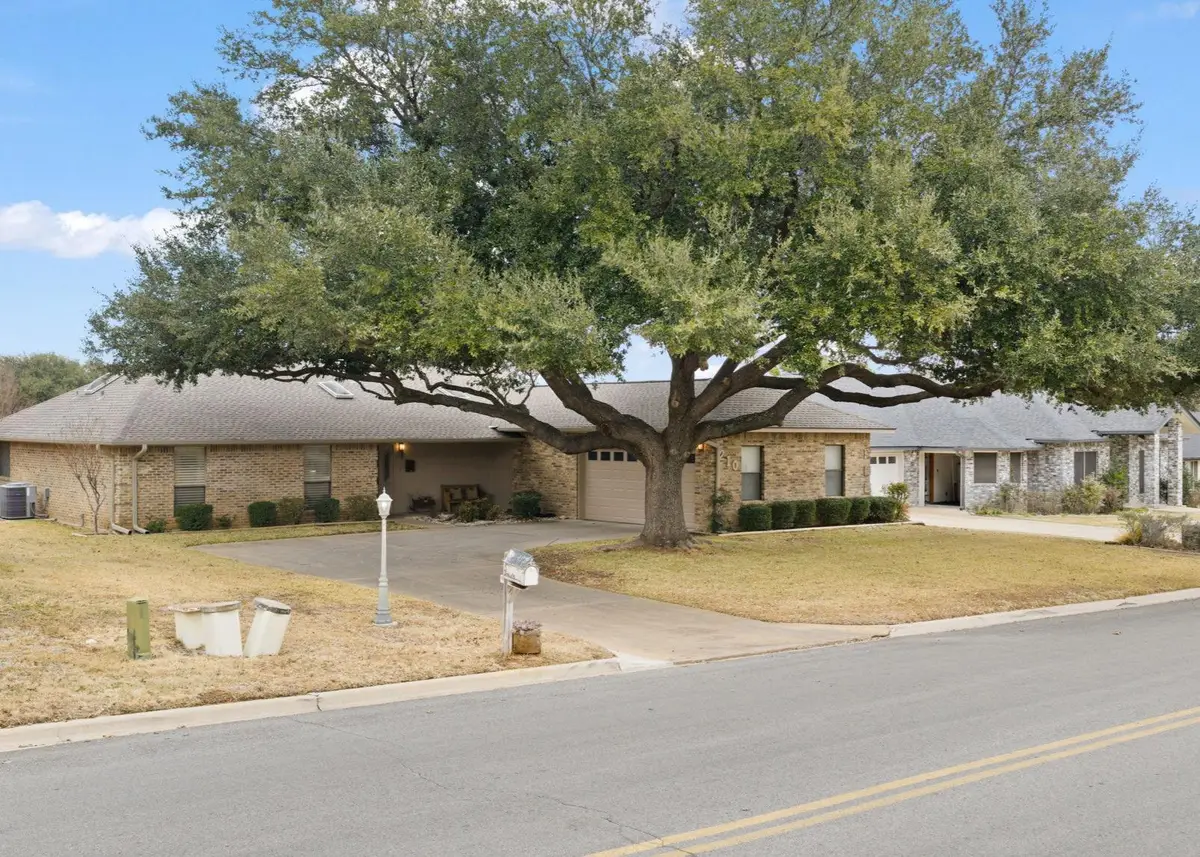 210 Meadowlakes Dr, Meadowlakes, TX 78654 - #1