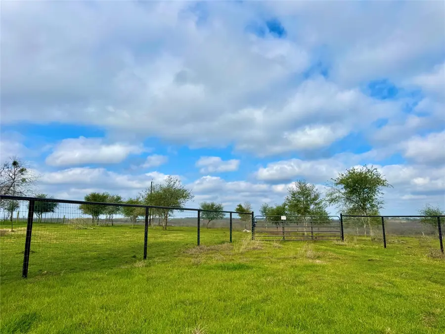 1118 County Road 447, Waelder, TX 78959 - #2