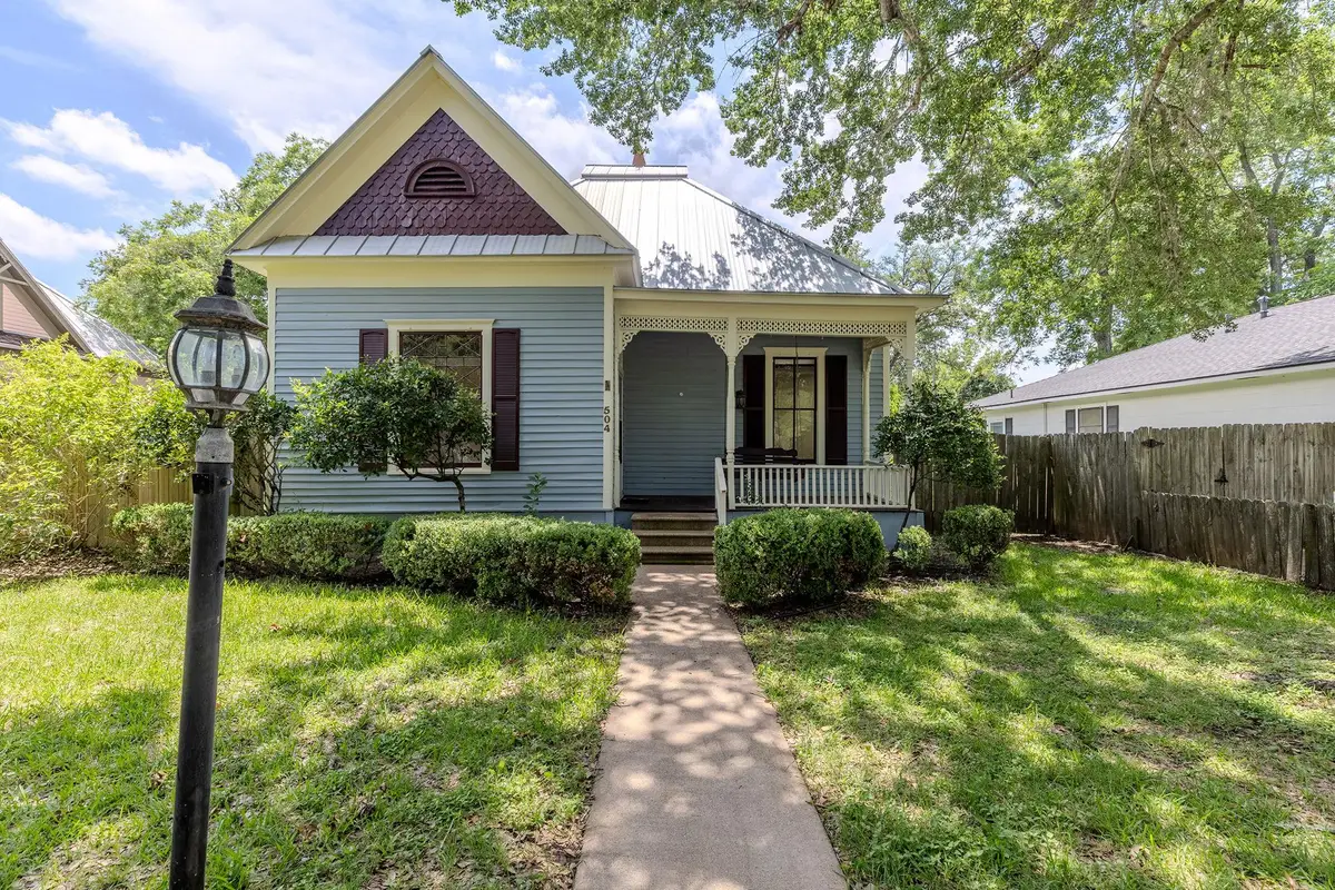 504 Gresham St, Smithville, TX 78957 - #1